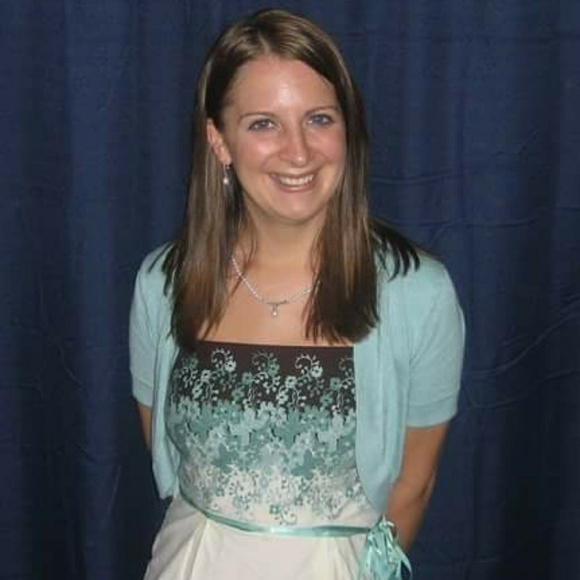 Meet your Posher, Tara - Picture 3 of 8